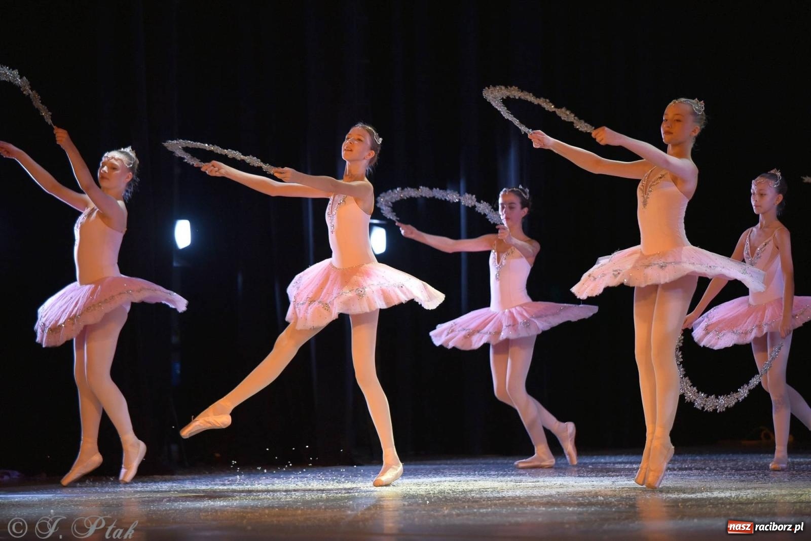 Zdjęcie w galerii na portalu naszraciborz.pl: Dziadek do orzechów - familijny spektakl na deskach RCK [FOTO i WIDEO] wiadomości z regionu