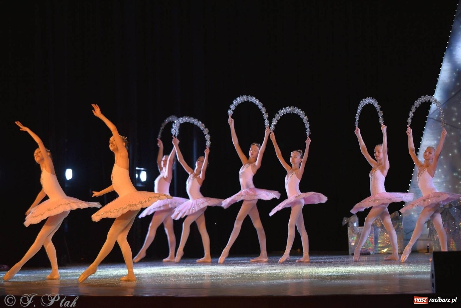 Zdjęcie w galerii na portalu naszraciborz.pl: Dziadek do orzechów - familijny spektakl na deskach RCK [FOTO i WIDEO] wiadomości z regionu
