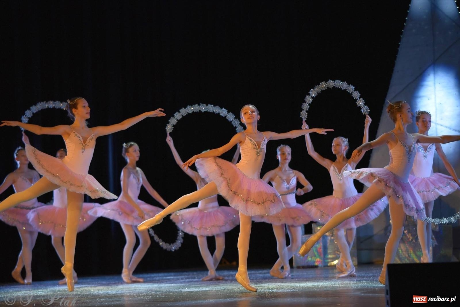 Zdjęcie w galerii na portalu naszraciborz.pl: Dziadek do orzechów - familijny spektakl na deskach RCK [FOTO i WIDEO] wiadomości z regionu