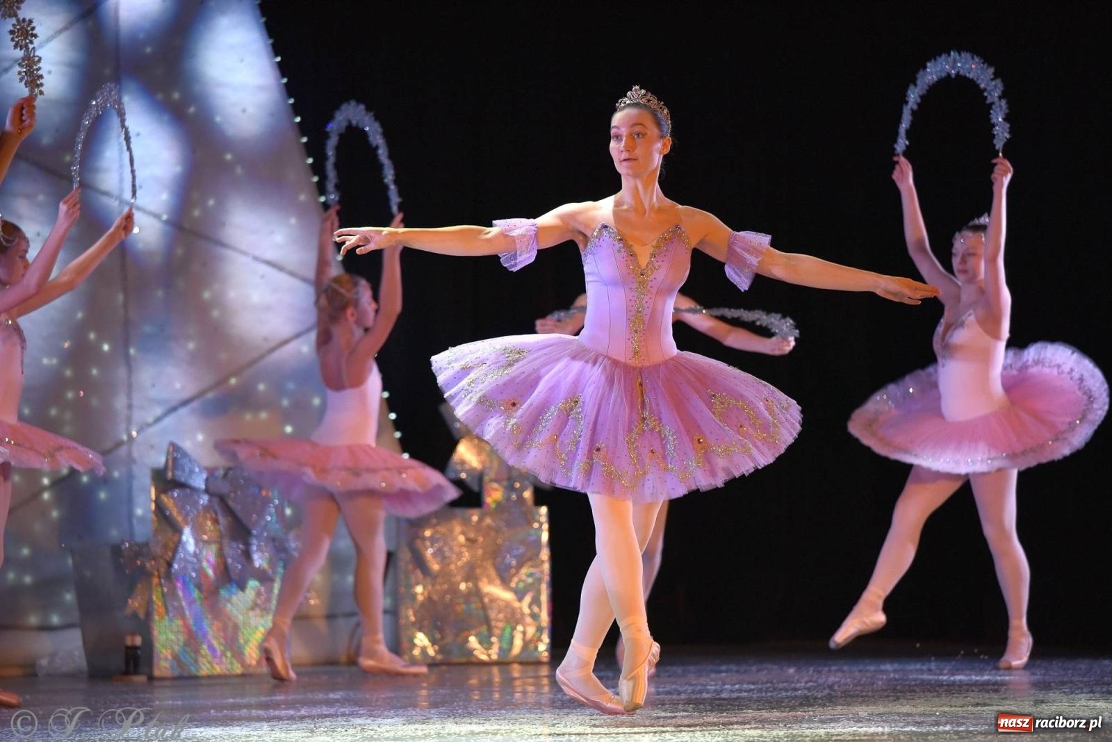 Zdjęcie w galerii na portalu naszraciborz.pl: Dziadek do orzechów - familijny spektakl na deskach RCK [FOTO i WIDEO] wiadomości z regionu