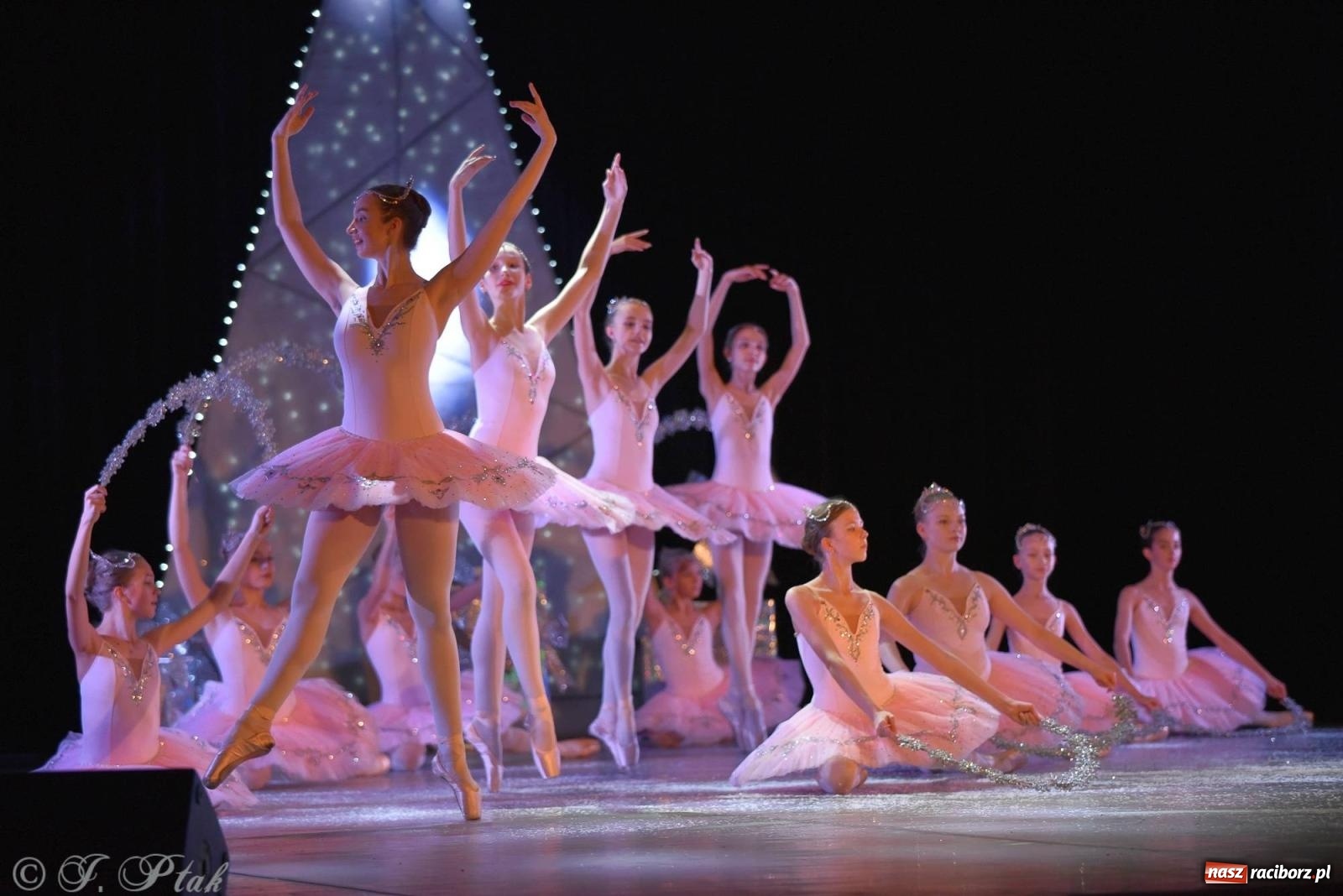 Zdjęcie w galerii na portalu naszraciborz.pl: Dziadek do orzechów - familijny spektakl na deskach RCK [FOTO i WIDEO] wiadomości z regionu