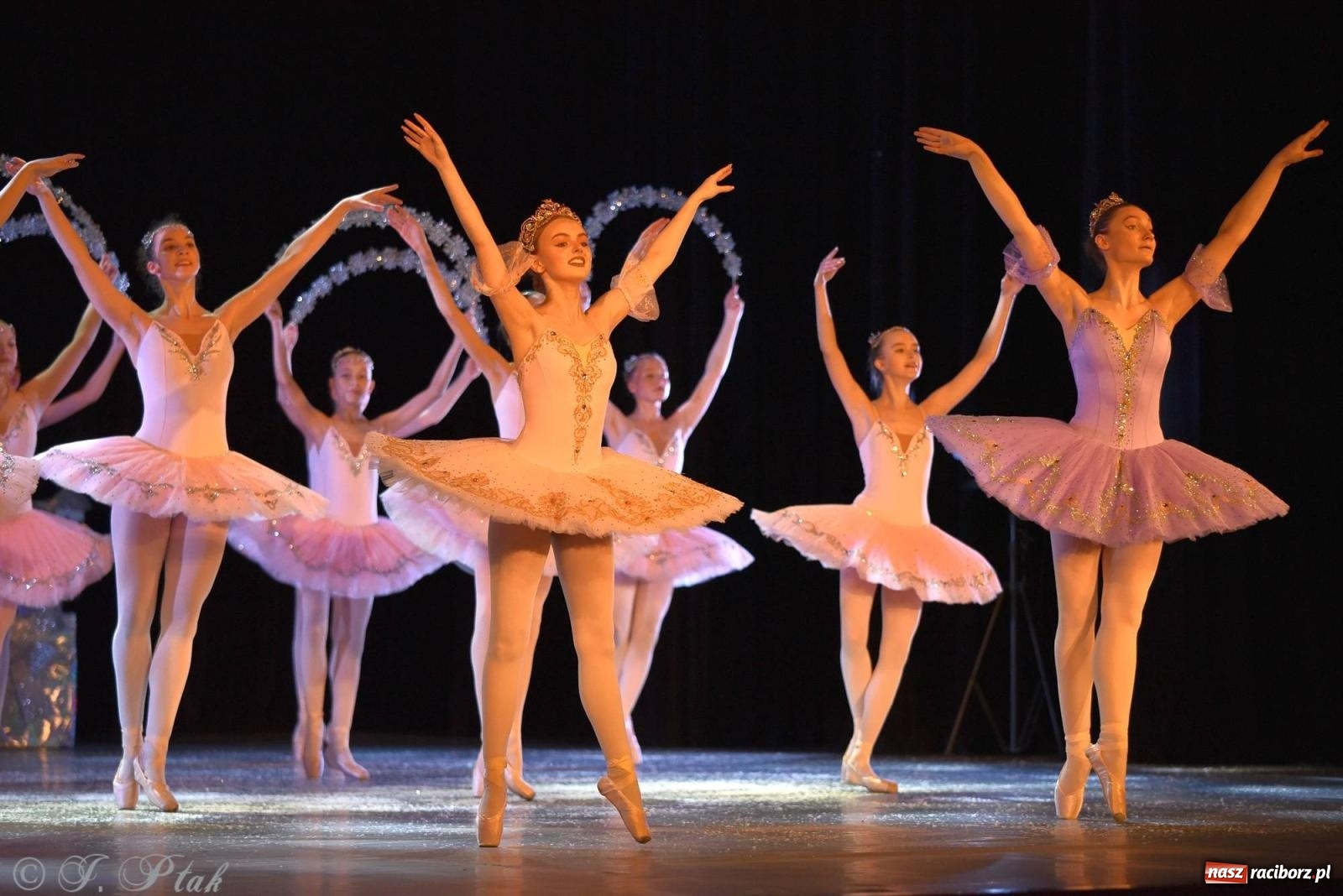 Zdjęcie w galerii na portalu naszraciborz.pl: Dziadek do orzechów - familijny spektakl na deskach RCK [FOTO i WIDEO] wiadomości z regionu