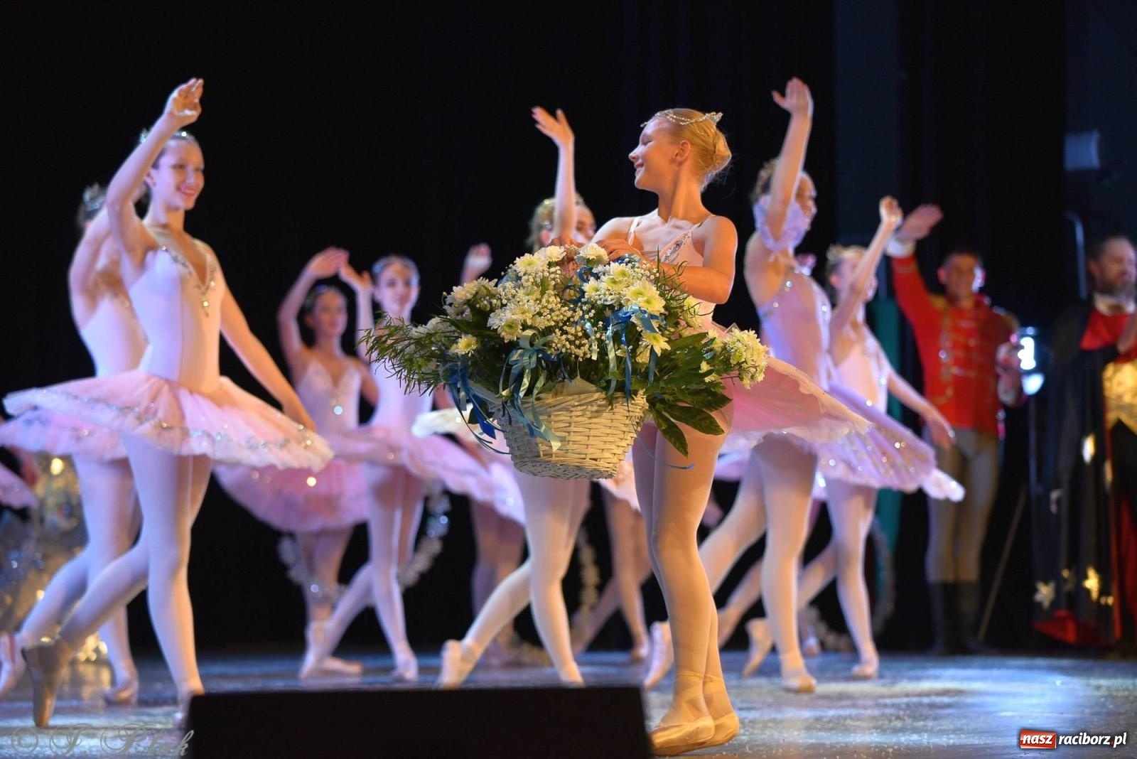 Zdjęcie w galerii na portalu naszraciborz.pl: Dziadek do orzechów - familijny spektakl na deskach RCK [FOTO i WIDEO] wiadomości z regionu