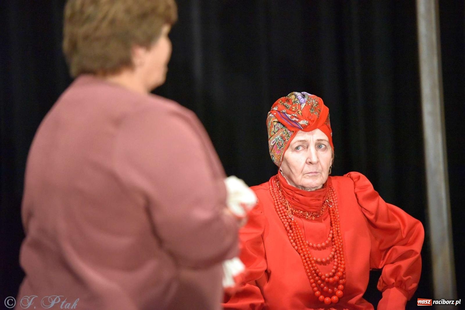 Zdjęcie w galerii na portalu naszraciborz.pl: Last Minute. Rdzenni Górnoślązacy pokazali w RCK spektakl o transformacji wiadomości z regionu