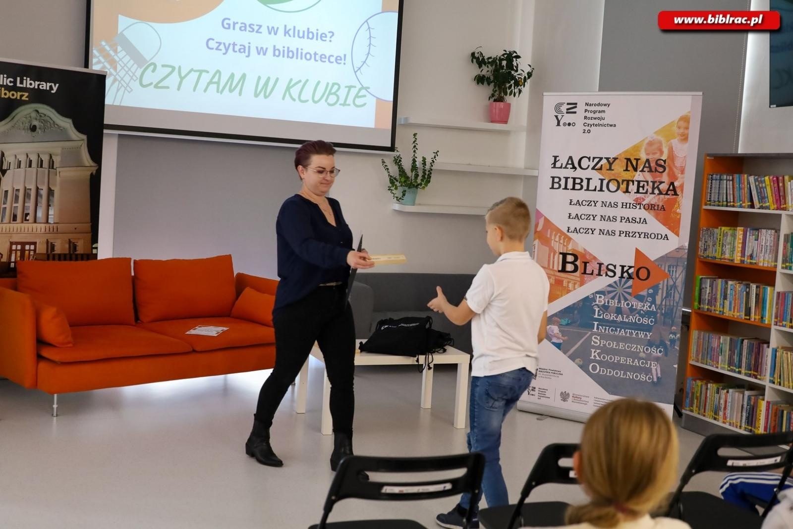 Zdjęcie w galerii na portalu naszraciborz.pl: Czytam w Klubie. W książnicy rozdano nagrody wiadomości z regionu