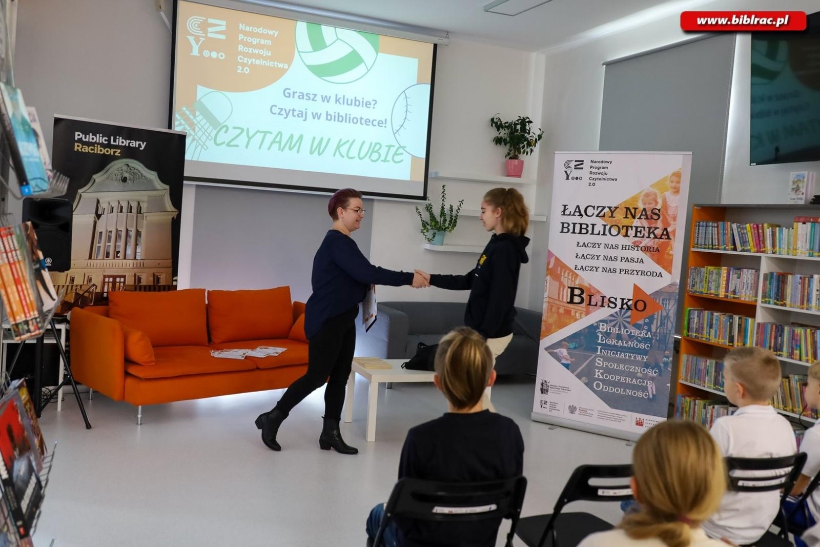 Zdjęcie w galerii na portalu naszraciborz.pl: Czytam w Klubie. W książnicy rozdano nagrody wiadomości z regionu