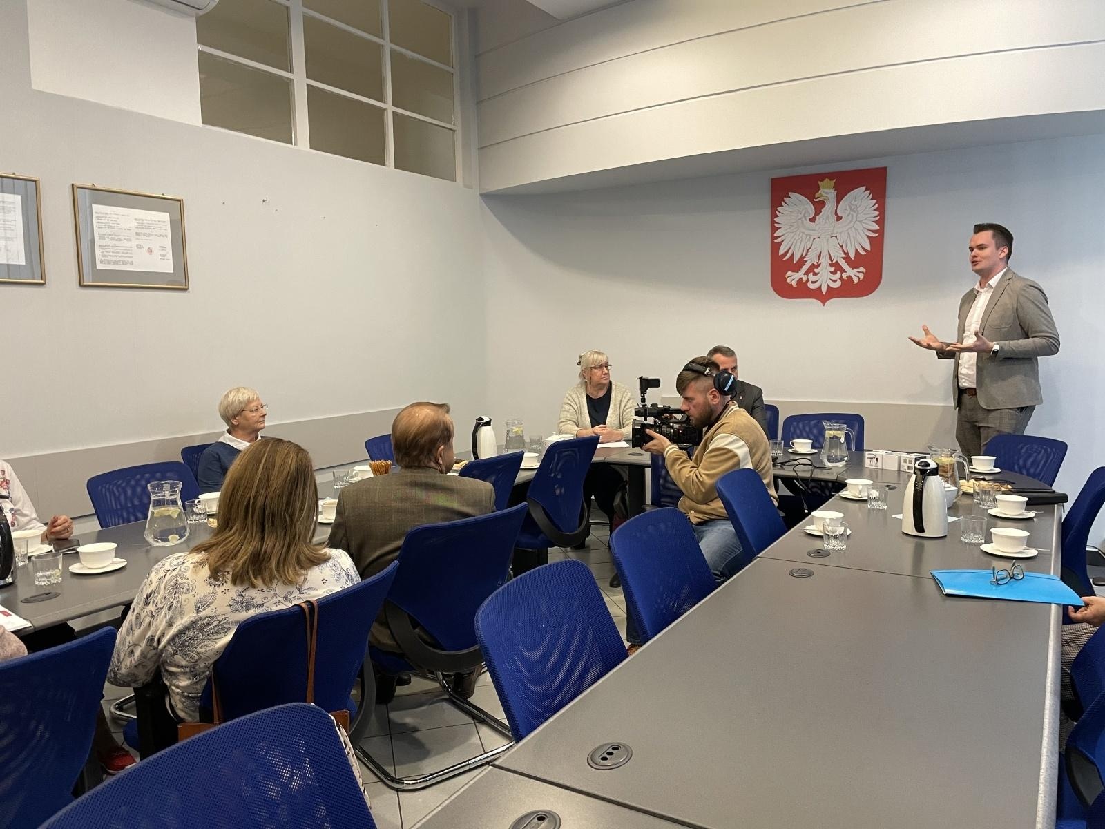 Zdjęcie w galerii na portalu naszraciborz.pl: Seniorzy z Raciborza dostali opaski bezpieczeństwa z funkcją teleopieki wiadomości z regionu