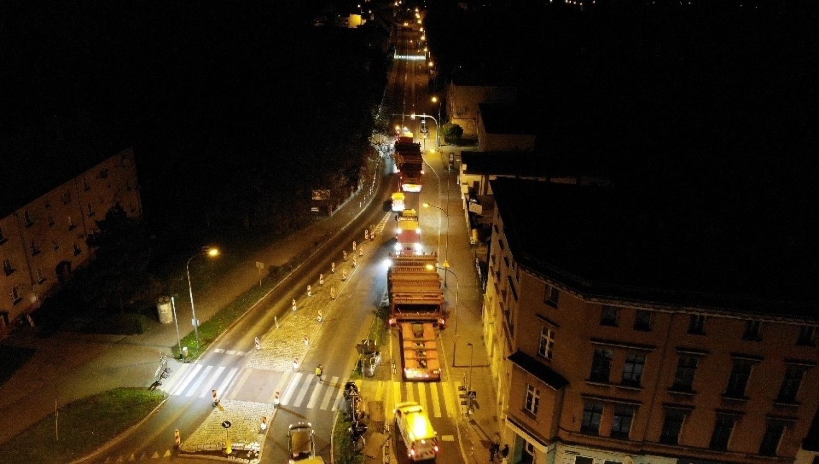 Zdjęcie w galerii na portalu naszraciborz.pl: Tak transport dwóch wielkich kotłów poradził sobie na nerce [FOTO i WIDEO] wiadomości z regionu