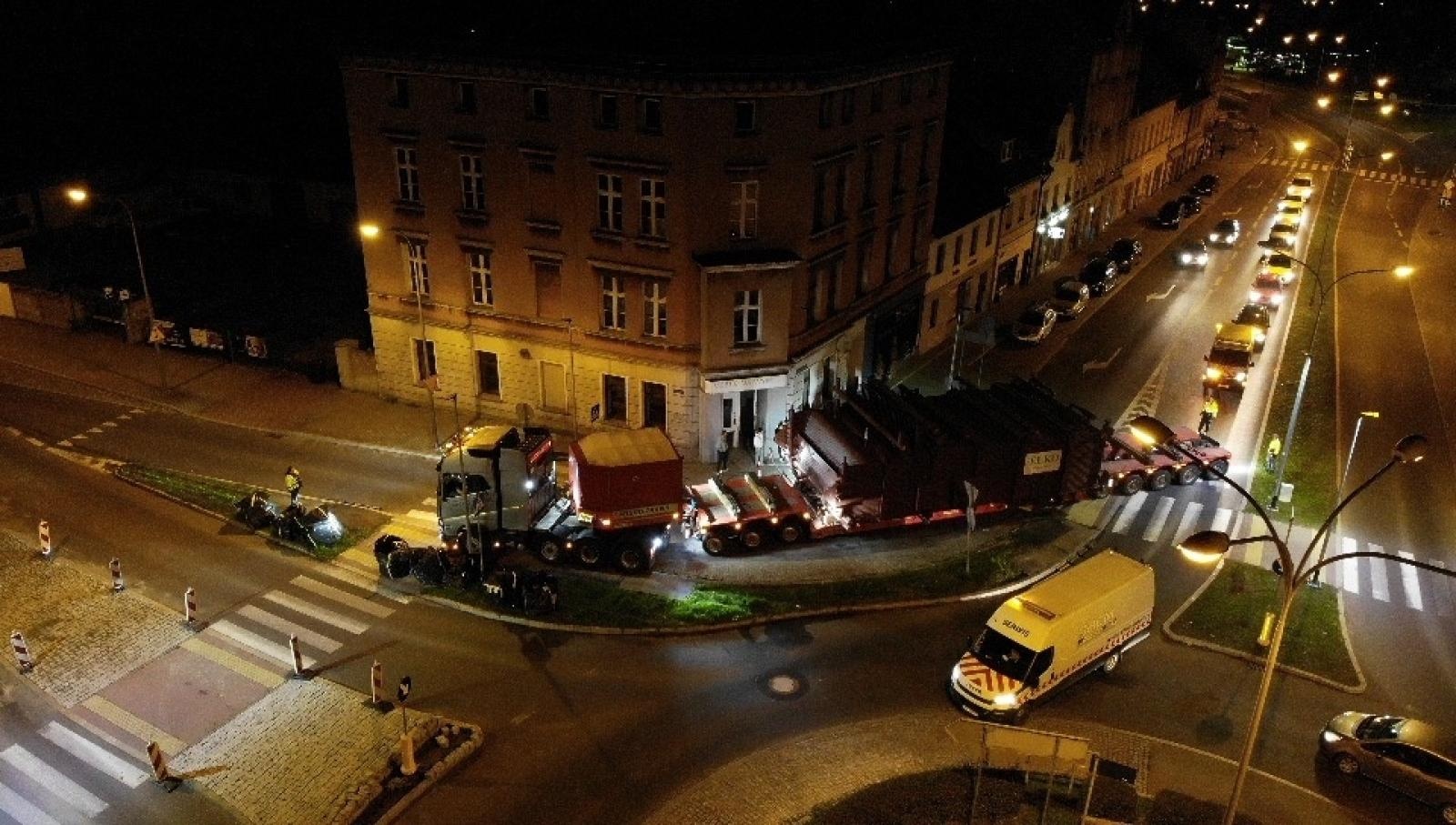 Zdjęcie w galerii na portalu naszraciborz.pl: Tak transport dwóch wielkich kotłów poradził sobie na nerce [FOTO i WIDEO] wiadomości z regionu
