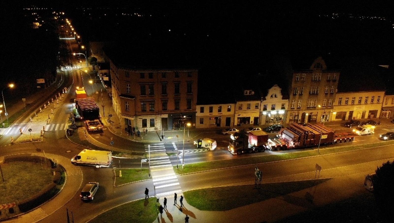 Zdjęcie w galerii na portalu naszraciborz.pl: Tak transport dwóch wielkich kotłów poradził sobie na nerce [FOTO i WIDEO] wiadomości z regionu