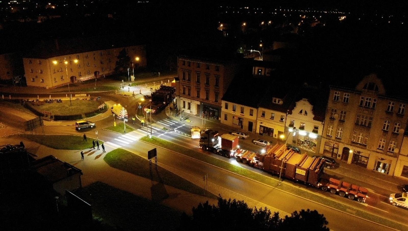 Zdjęcie w galerii na portalu naszraciborz.pl: Tak transport dwóch wielkich kotłów poradził sobie na nerce [FOTO i WIDEO] wiadomości z regionu