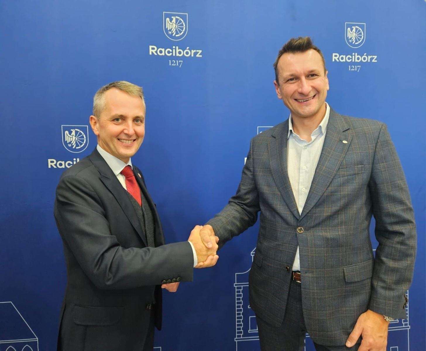 Zdjęcie w galerii na portalu naszraciborz.pl: Henkel przekazał miastu cztery defibrylatory wiadomości z regionu