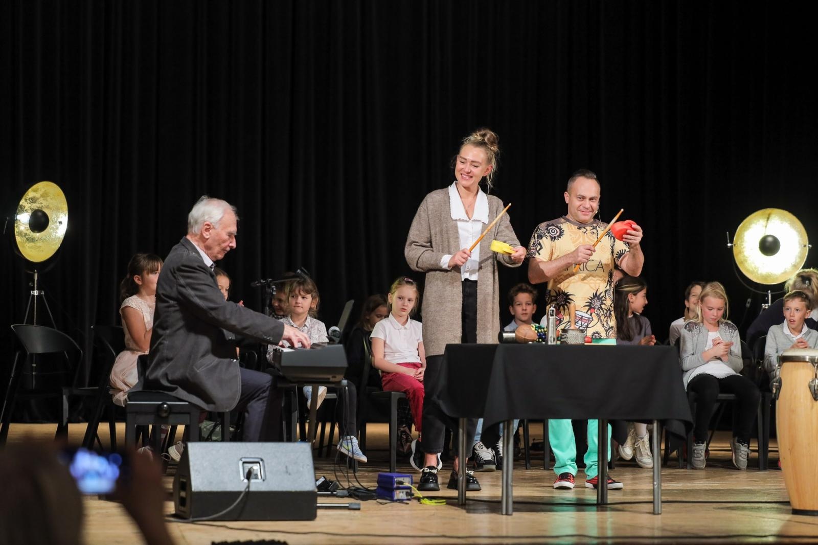 Zdjęcie w galerii na portalu naszraciborz.pl: Nieoczywiste instrumenty perkusyjne bohaterem kolejnych koncertów umuzykalniających wiadomości z regionu