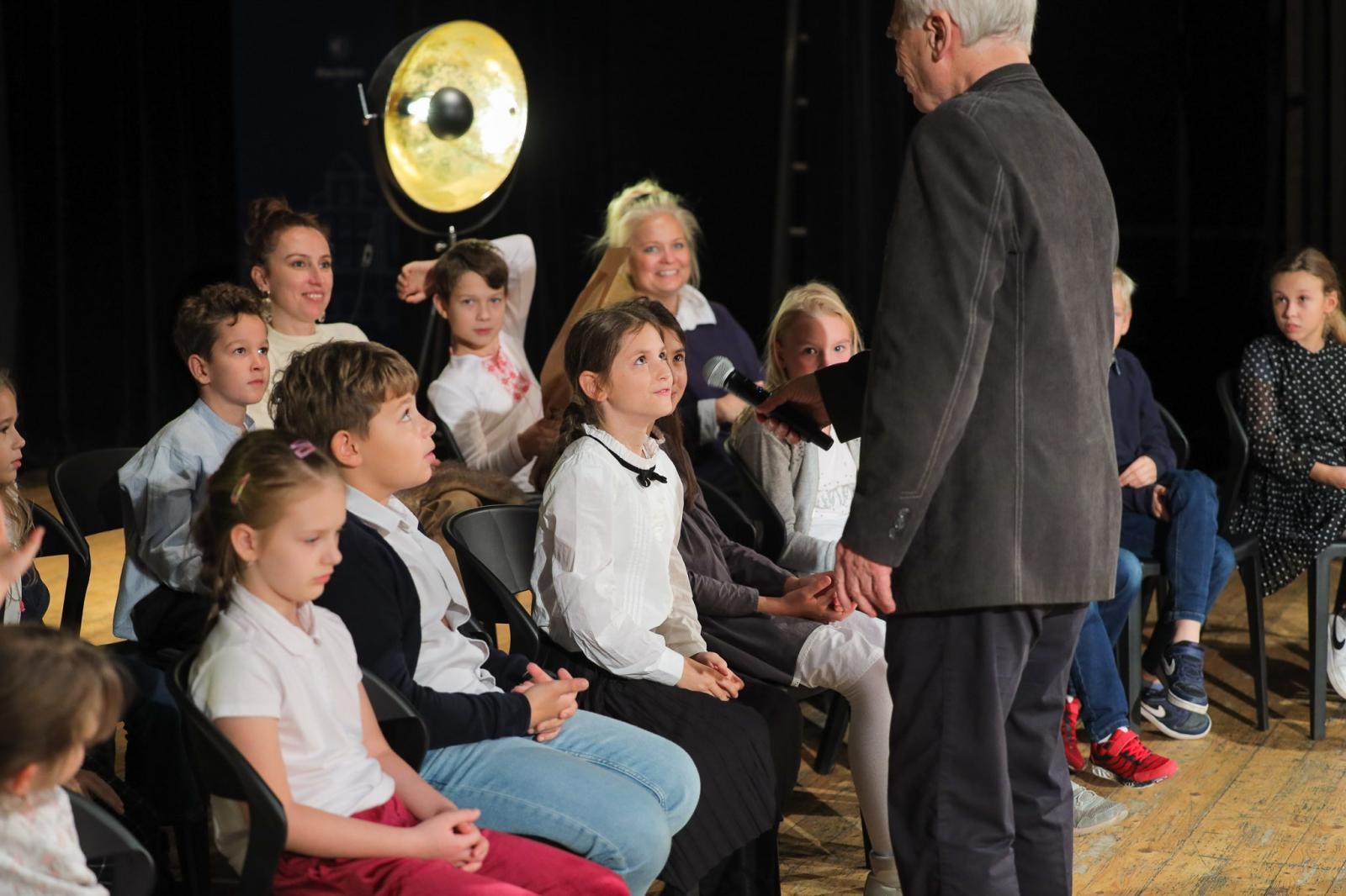 Zdjęcie w galerii na portalu naszraciborz.pl: Nieoczywiste instrumenty perkusyjne bohaterem kolejnych koncertów umuzykalniających wiadomości z regionu