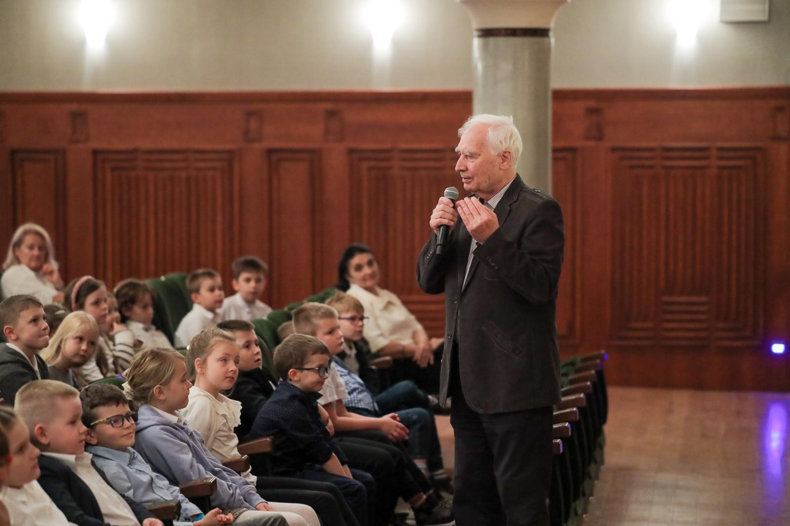 Zdjęcie w galerii na portalu naszraciborz.pl: Nieoczywiste instrumenty perkusyjne bohaterem kolejnych koncertów umuzykalniających wiadomości z regionu