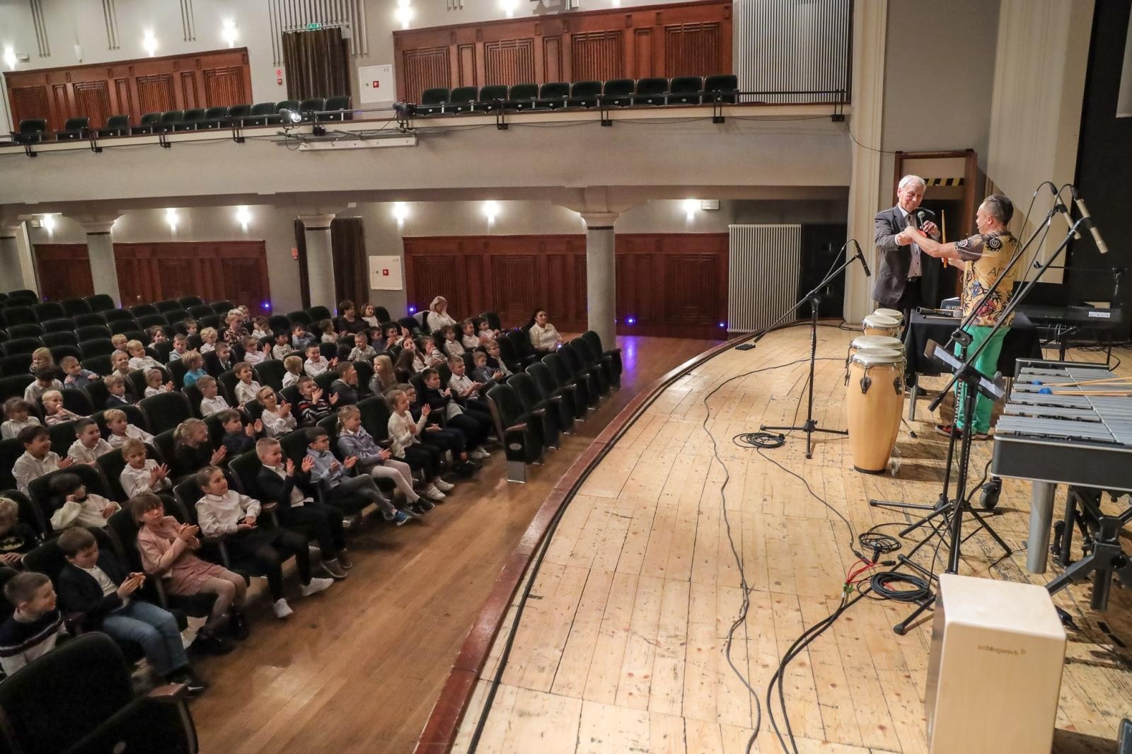 Zdjęcie w galerii na portalu naszraciborz.pl: Nieoczywiste instrumenty perkusyjne bohaterem kolejnych koncertów umuzykalniających wiadomości z regionu