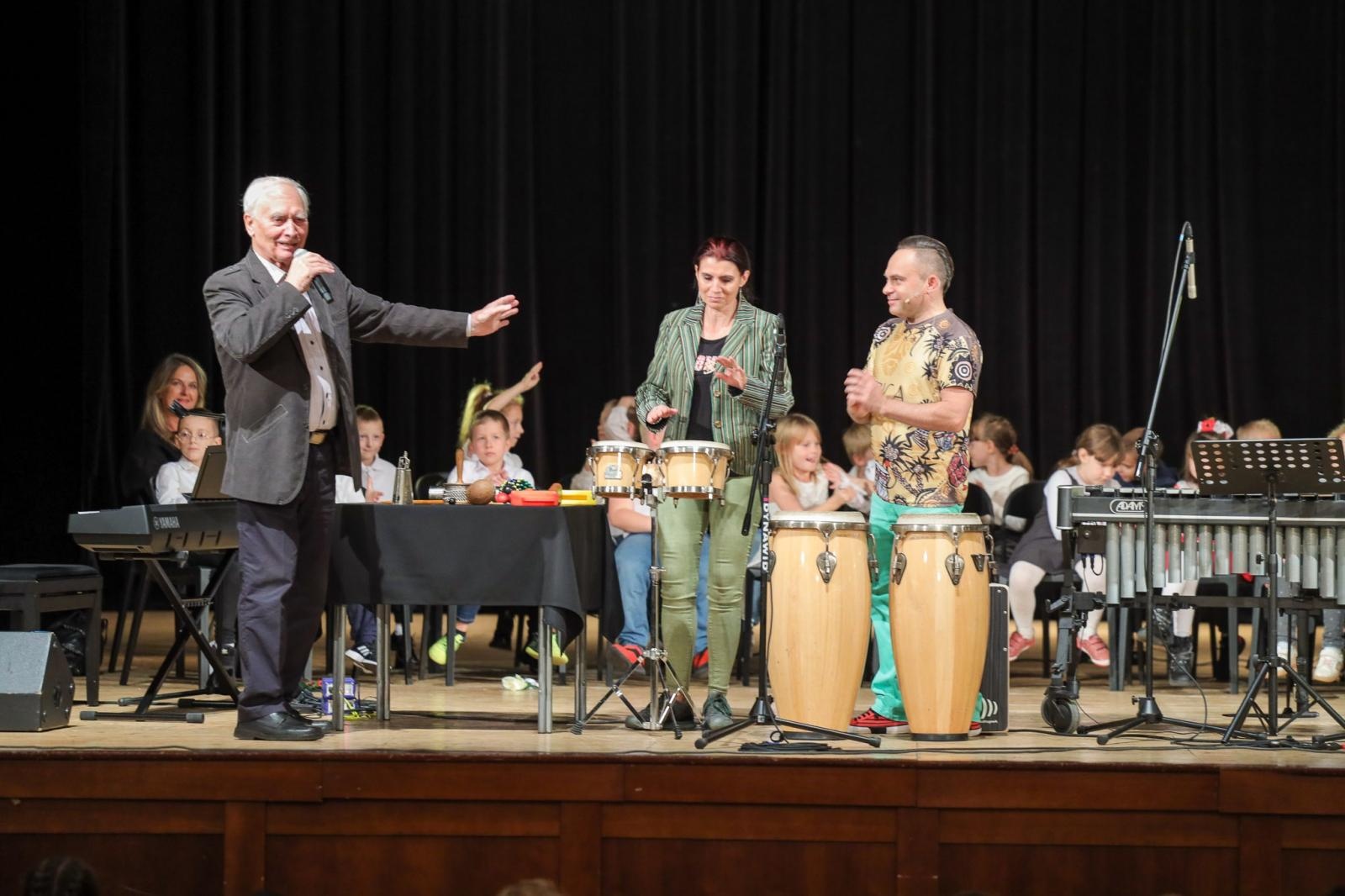 Zdjęcie w galerii na portalu naszraciborz.pl: Nieoczywiste instrumenty perkusyjne bohaterem kolejnych koncertów umuzykalniających wiadomości z regionu