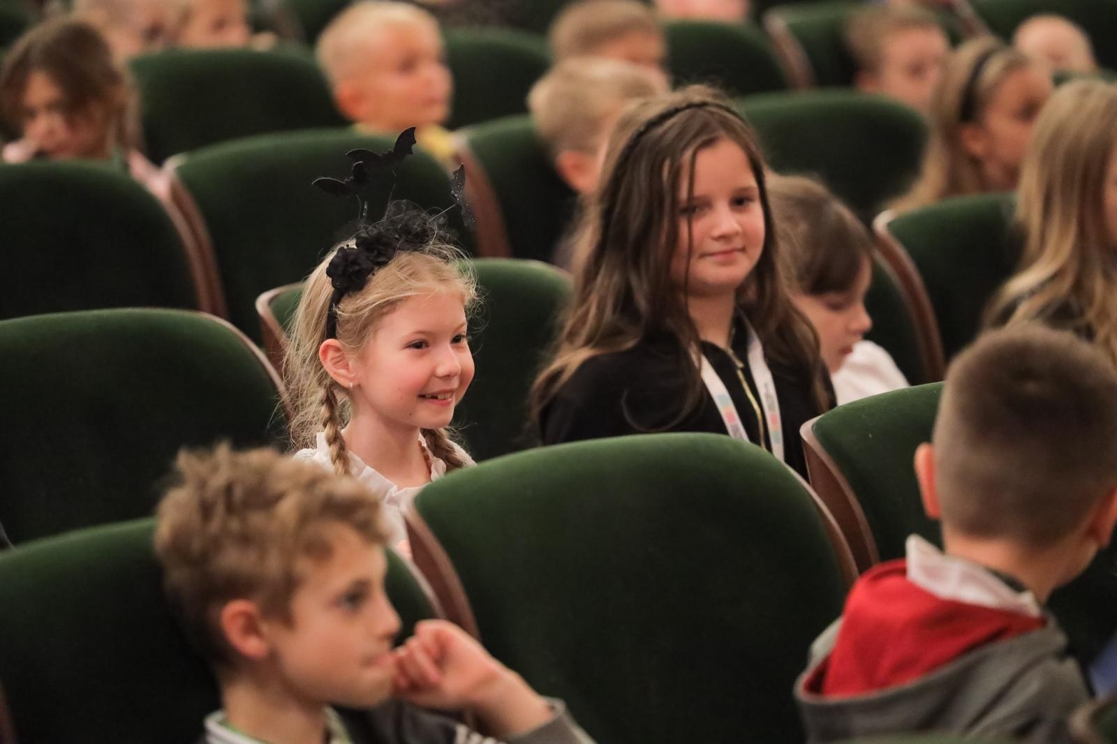 Zdjęcie w galerii na portalu naszraciborz.pl: Nieoczywiste instrumenty perkusyjne bohaterem kolejnych koncertów umuzykalniających wiadomości z regionu