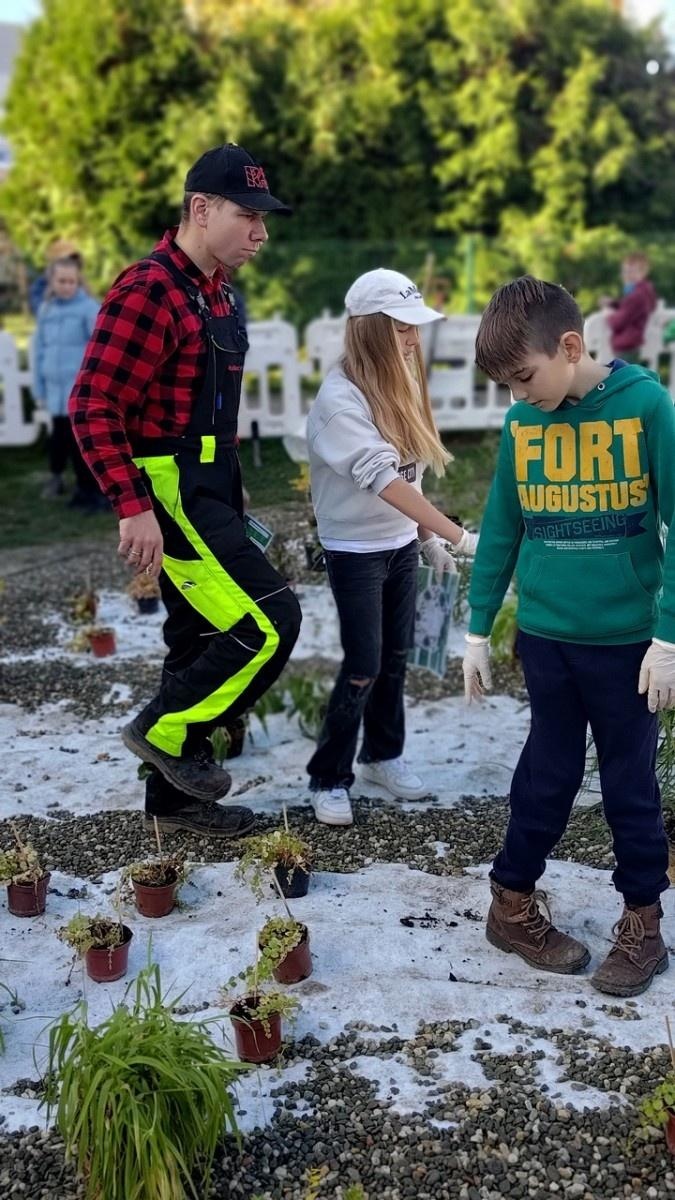 Zdjęcie w galerii na portalu naszraciborz.pl: W Raciborzu powstał ogród deszczowy przy SP13 wiadomości z regionu