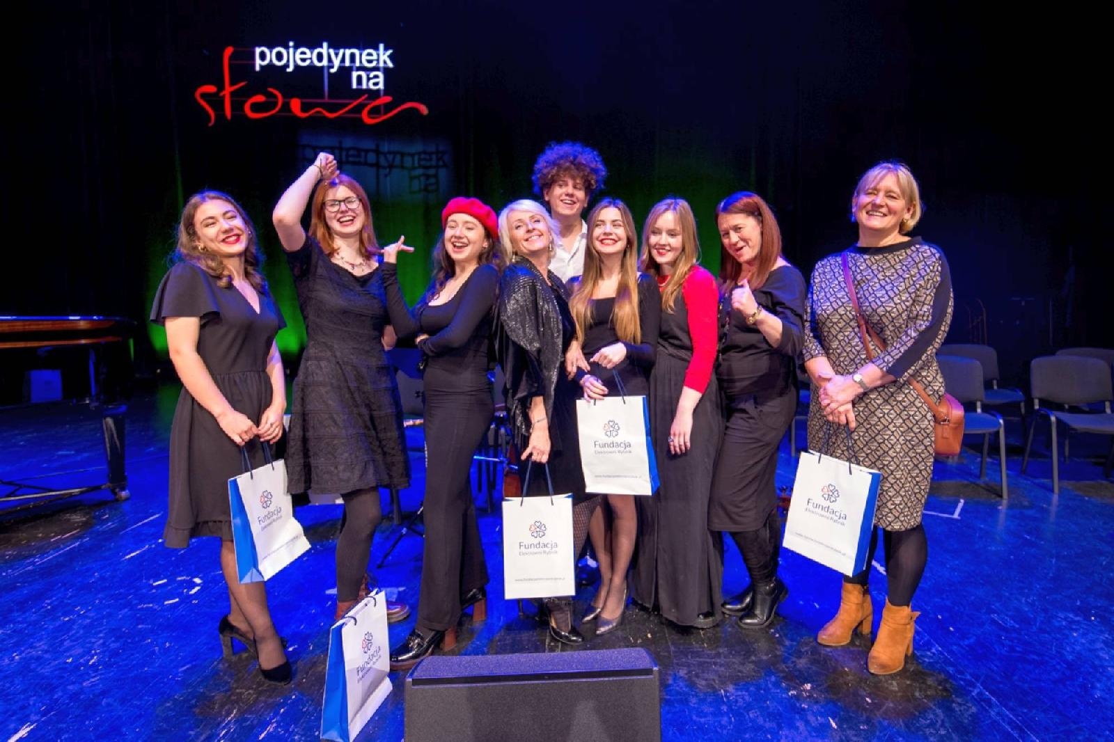 Zdjęcie w galerii na portalu naszraciborz.pl: Uczniowie i nauczyciele stają do pojedynku wiadomości z regionu