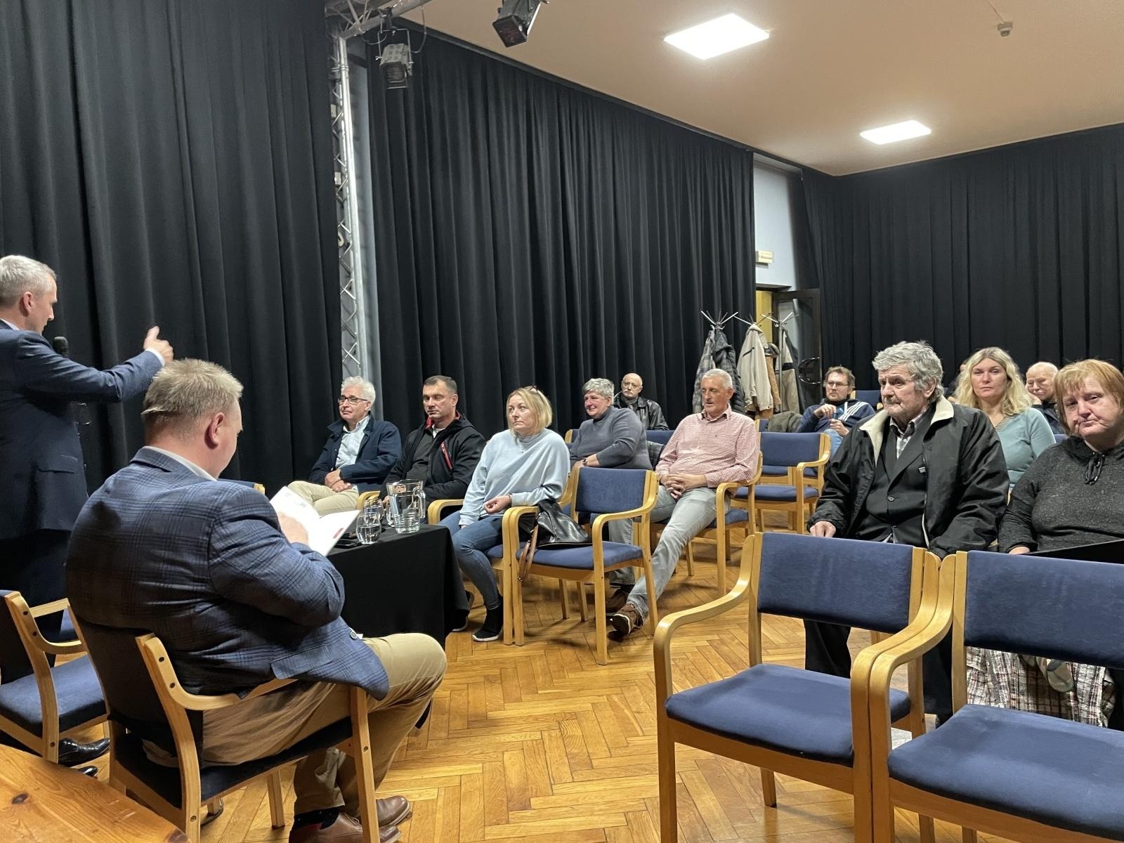 Zdjęcie w galerii na portalu naszraciborz.pl: Władze miasta spotkały się z mieszkańcami Starej Wsi wiadomości z regionu