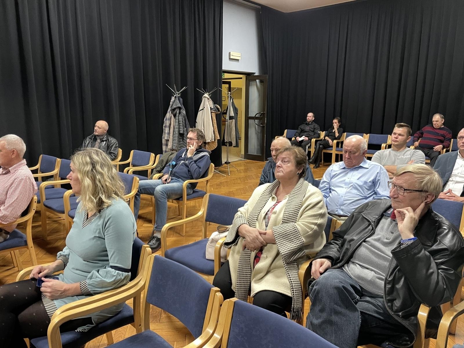 Zdjęcie w galerii na portalu naszraciborz.pl: Władze miasta spotkały się z mieszkańcami Starej Wsi wiadomości z regionu