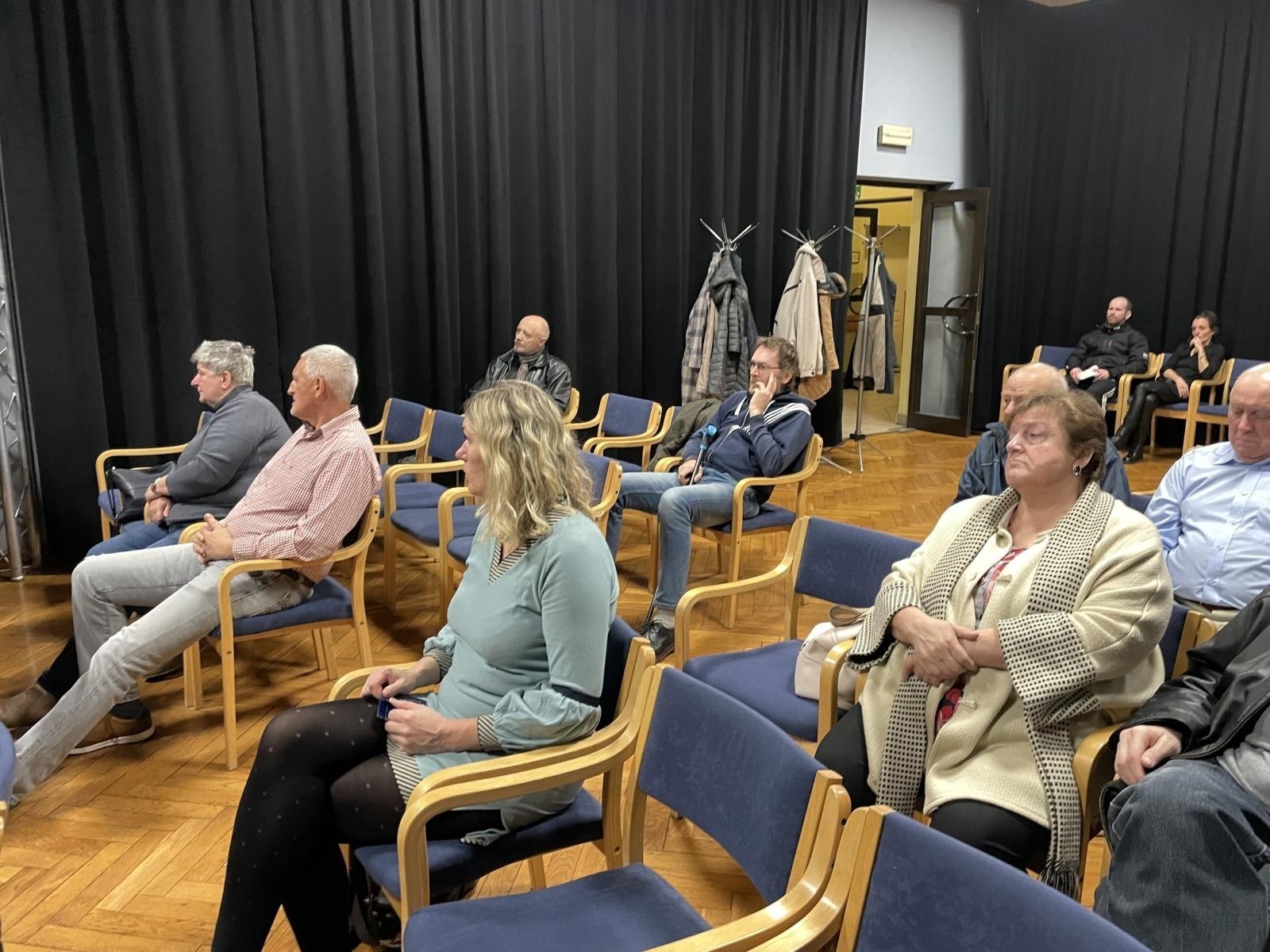 Zdjęcie w galerii na portalu naszraciborz.pl: Władze miasta spotkały się z mieszkańcami Starej Wsi wiadomości z regionu