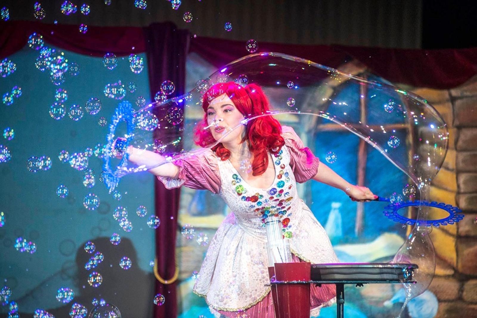 Zdjęcie w galerii na portalu naszraciborz.pl: Teatr baniek mydlanych zawita do Raciborza wiadomości z regionu