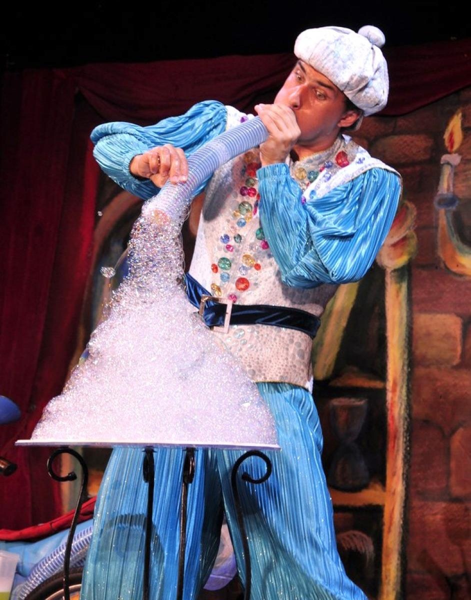 Zdjęcie w galerii na portalu naszraciborz.pl: Teatr baniek mydlanych zawita do Raciborza wiadomości z regionu