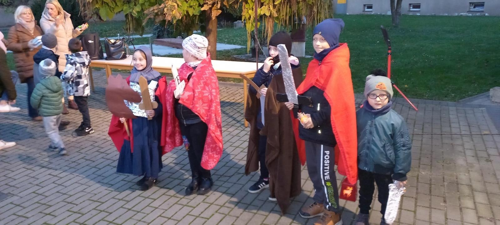 Zdjęcie w galerii na portalu naszraciborz.pl: Zabawy w ogrodzie raciborskich franciszkanów, czyli Dzień św. Marcina na Płoni wiadomości z regionu