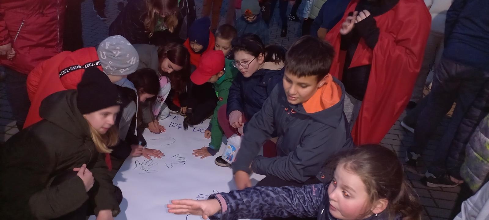 Zdjęcie w galerii na portalu naszraciborz.pl: Zabawy w ogrodzie raciborskich franciszkanów, czyli Dzień św. Marcina na Płoni wiadomości z regionu