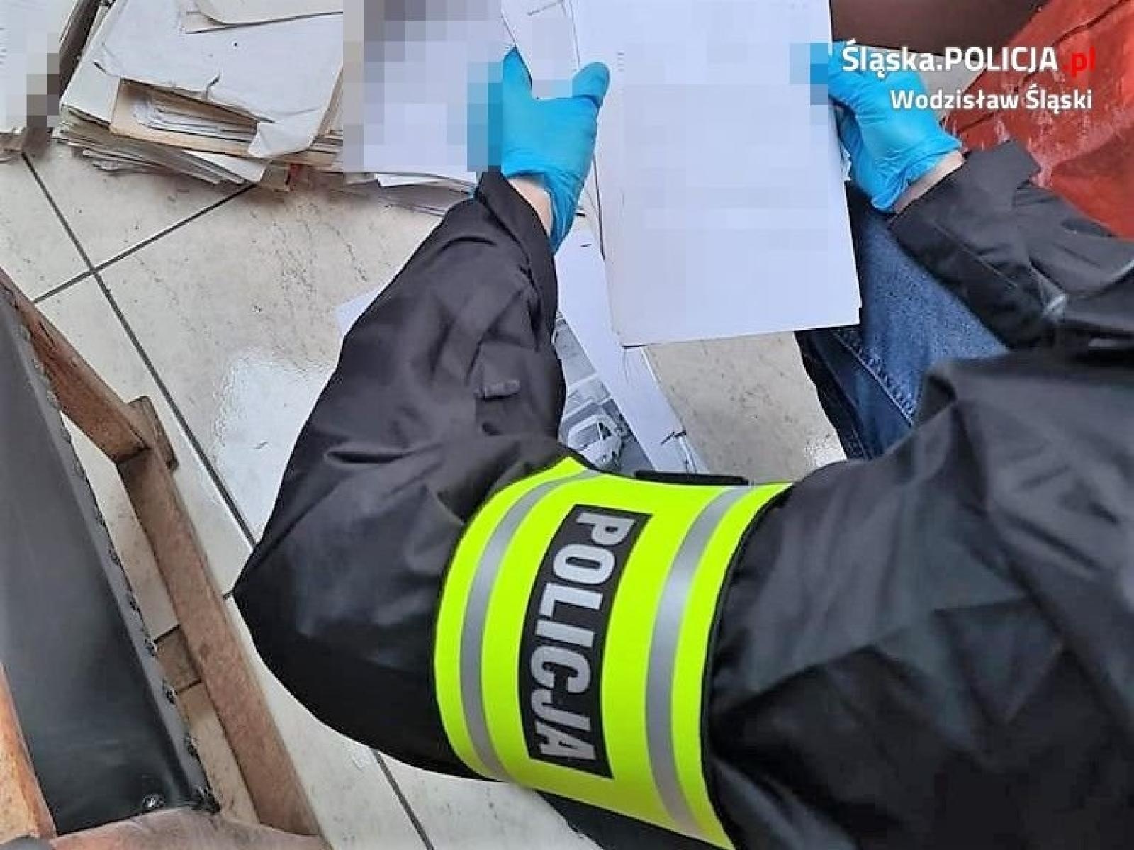 Zdjęcie w galerii na portalu naszraciborz.pl: Kredyty i leasingi na fikcyjne dokumenty. Wyłudzili 14 mln zł wiadomości z regionu