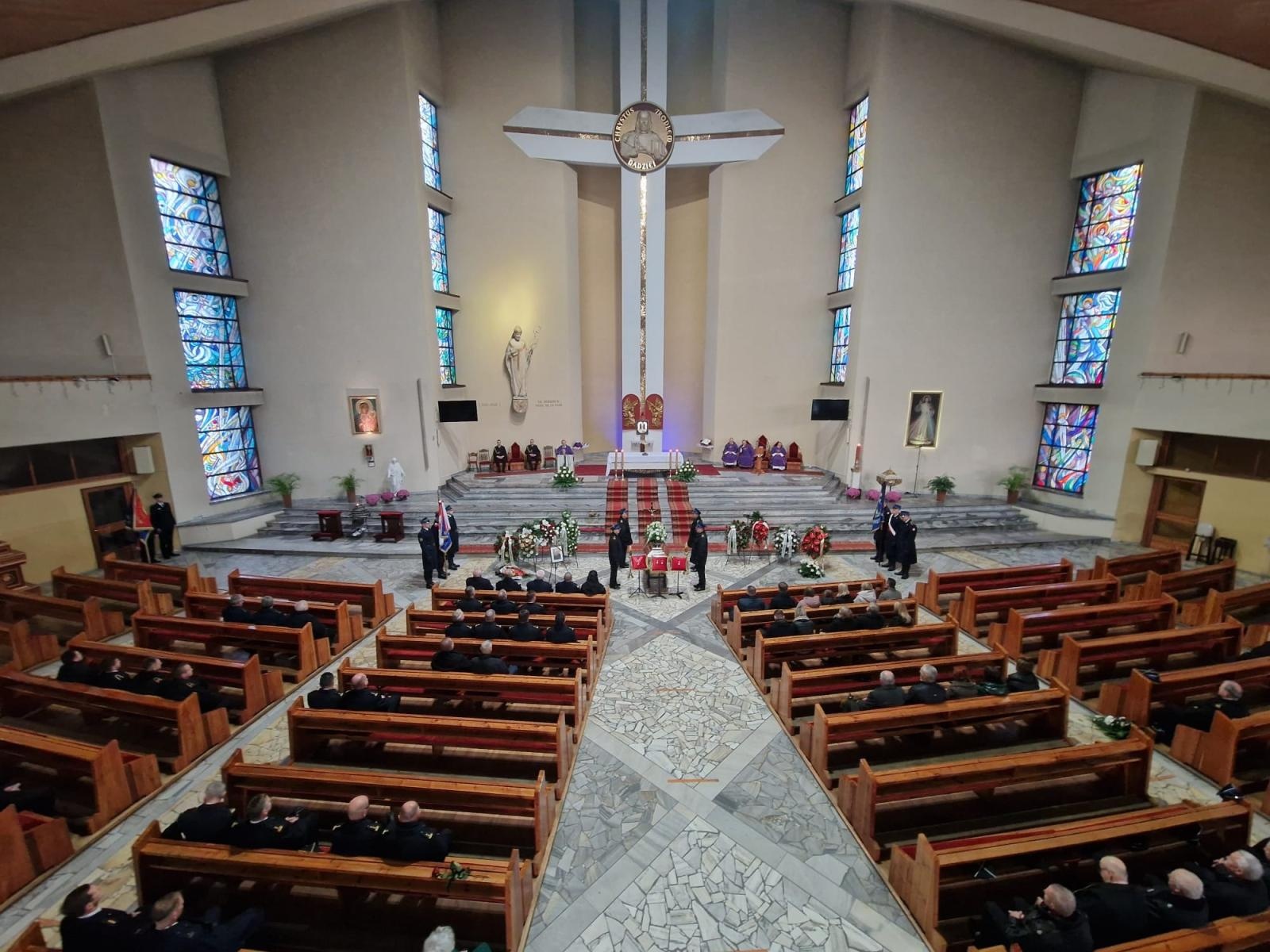 Zdjęcie w galerii na portalu naszraciborz.pl: W Wodzisławiu Śląskim pożegnano komendanta raciborskich strażaków wiadomości z regionu