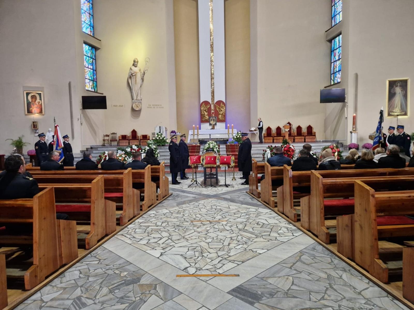 Zdjęcie w galerii na portalu naszraciborz.pl: W Wodzisławiu Śląskim pożegnano komendanta raciborskich strażaków wiadomości z regionu