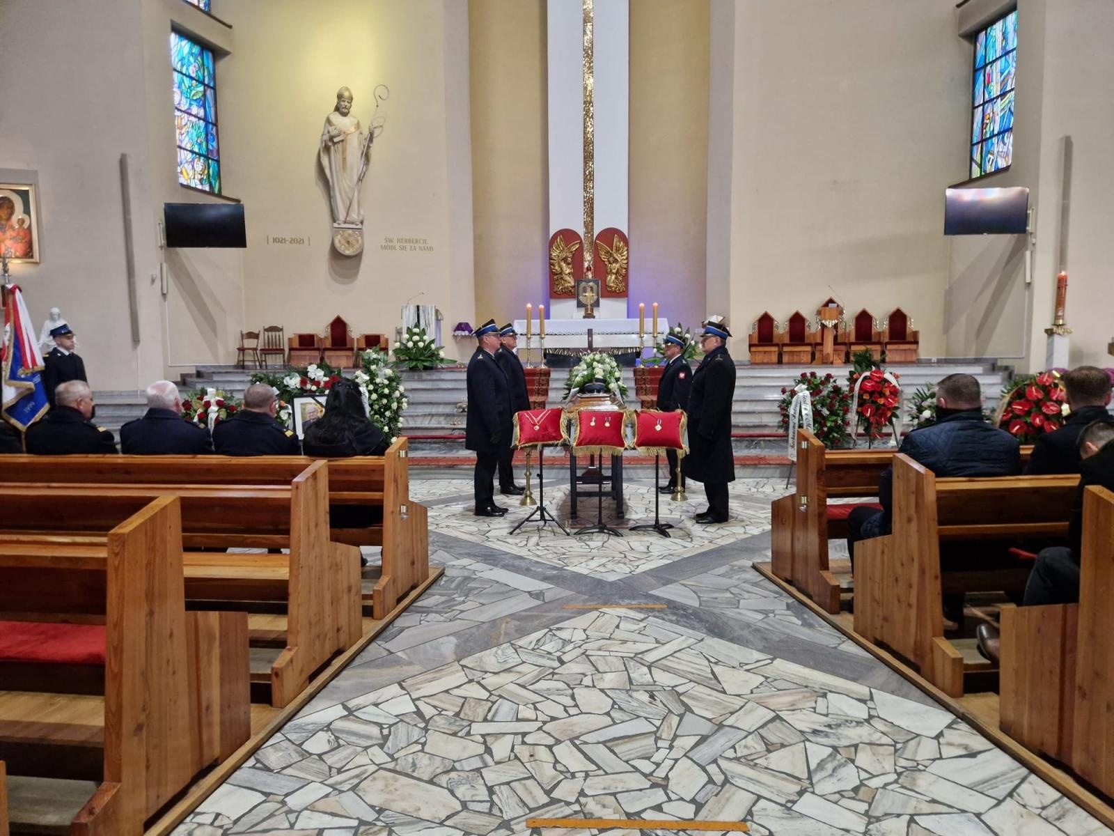 Zdjęcie w galerii na portalu naszraciborz.pl: W Wodzisławiu Śląskim pożegnano komendanta raciborskich strażaków wiadomości z regionu