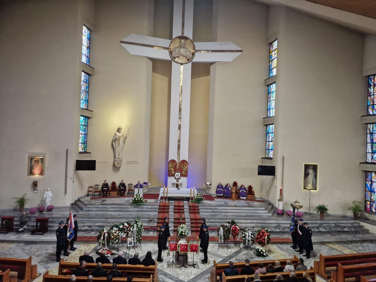 Zdjęcie w galerii na portalu naszraciborz.pl: W Wodzisławiu Śląskim pożegnano komendanta raciborskich strażaków wiadomości z regionu