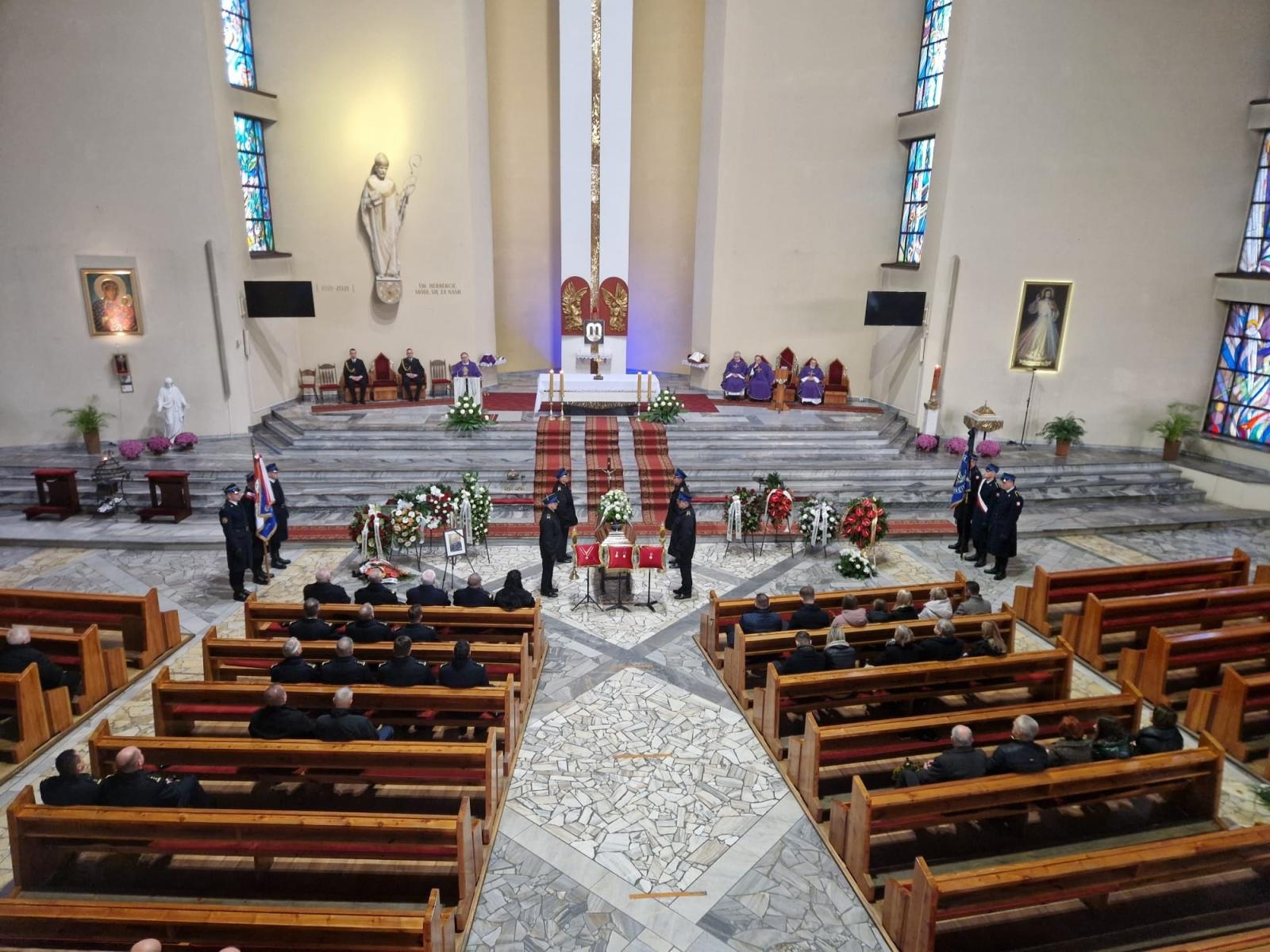 Zdjęcie w galerii na portalu naszraciborz.pl: W Wodzisławiu Śląskim pożegnano komendanta raciborskich strażaków wiadomości z regionu