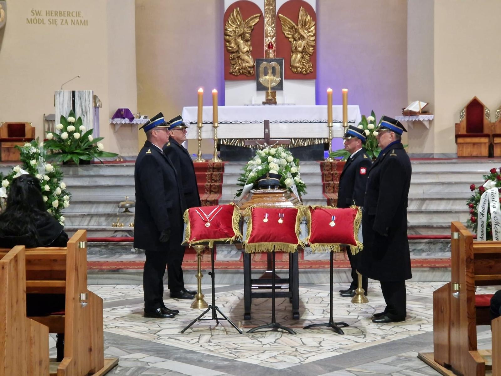 Zdjęcie w galerii na portalu naszraciborz.pl: W Wodzisławiu Śląskim pożegnano komendanta raciborskich strażaków wiadomości z regionu