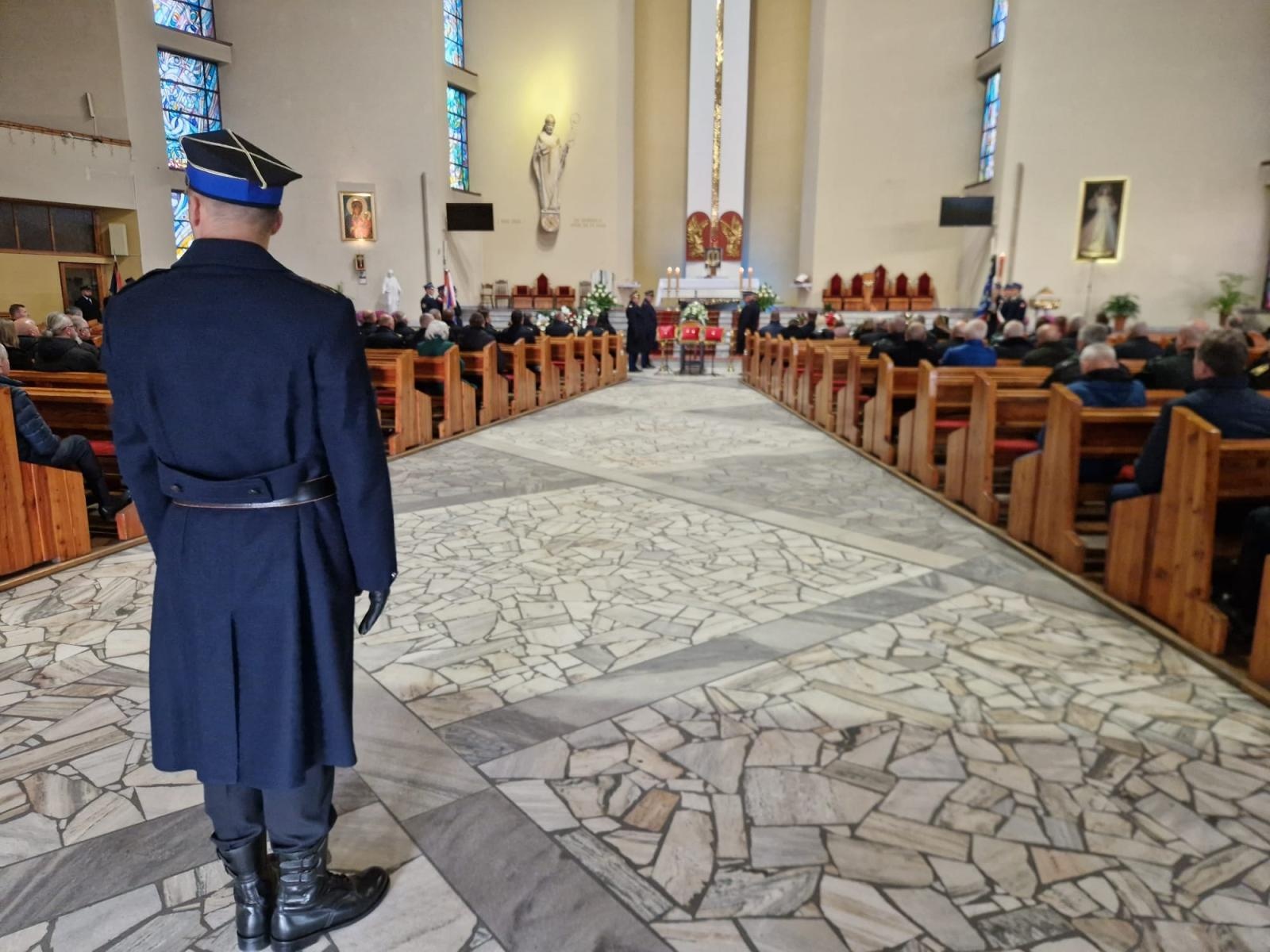 Zdjęcie w galerii na portalu naszraciborz.pl: W Wodzisławiu Śląskim pożegnano komendanta raciborskich strażaków wiadomości z regionu