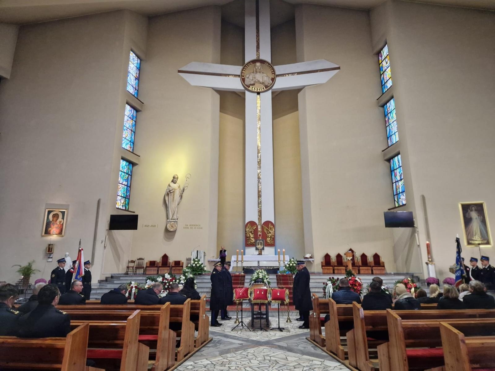 Zdjęcie w galerii na portalu naszraciborz.pl: W Wodzisławiu Śląskim pożegnano komendanta raciborskich strażaków wiadomości z regionu