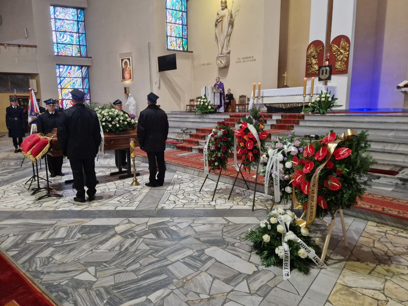 Zdjęcie w galerii na portalu naszraciborz.pl: W Wodzisławiu Śląskim pożegnano komendanta raciborskich strażaków wiadomości z regionu