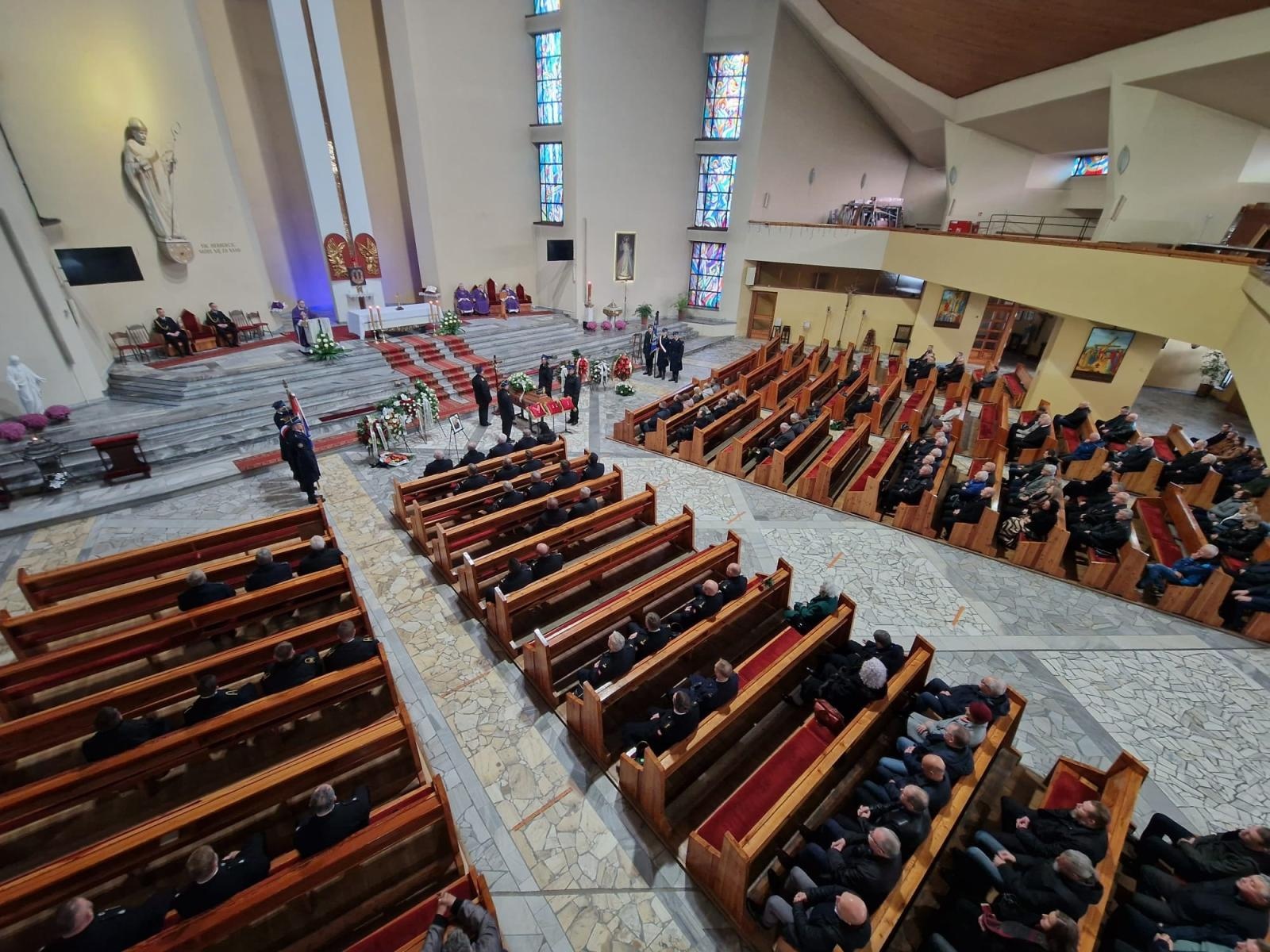 Zdjęcie w galerii na portalu naszraciborz.pl: W Wodzisławiu Śląskim pożegnano komendanta raciborskich strażaków wiadomości z regionu