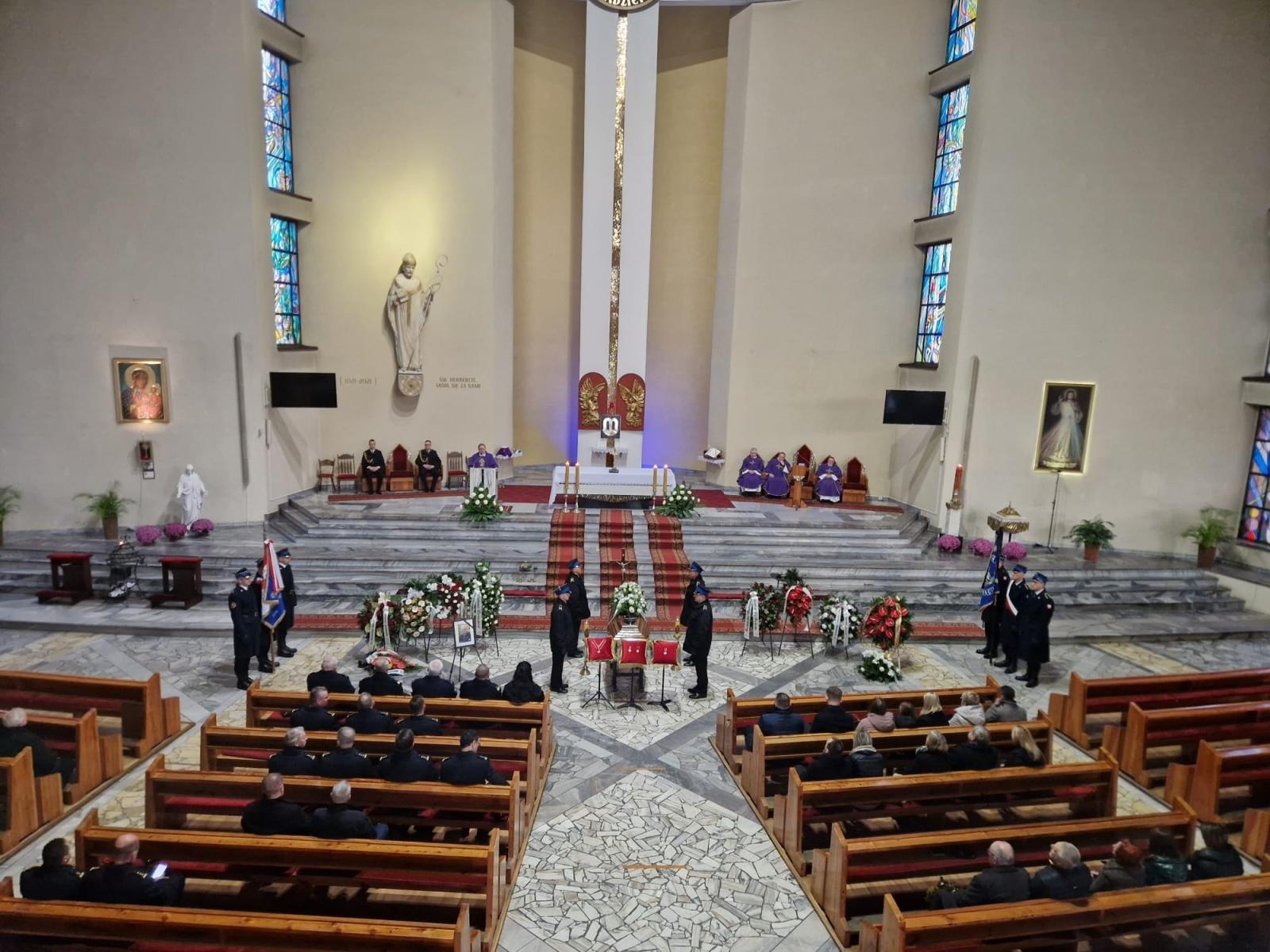 Zdjęcie w galerii na portalu naszraciborz.pl: W Wodzisławiu Śląskim pożegnano komendanta raciborskich strażaków wiadomości z regionu