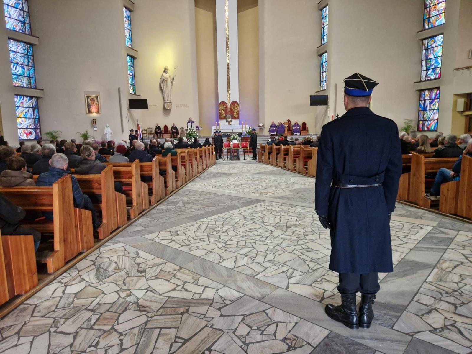 Zdjęcie w galerii na portalu naszraciborz.pl: W Wodzisławiu Śląskim pożegnano komendanta raciborskich strażaków wiadomości z regionu