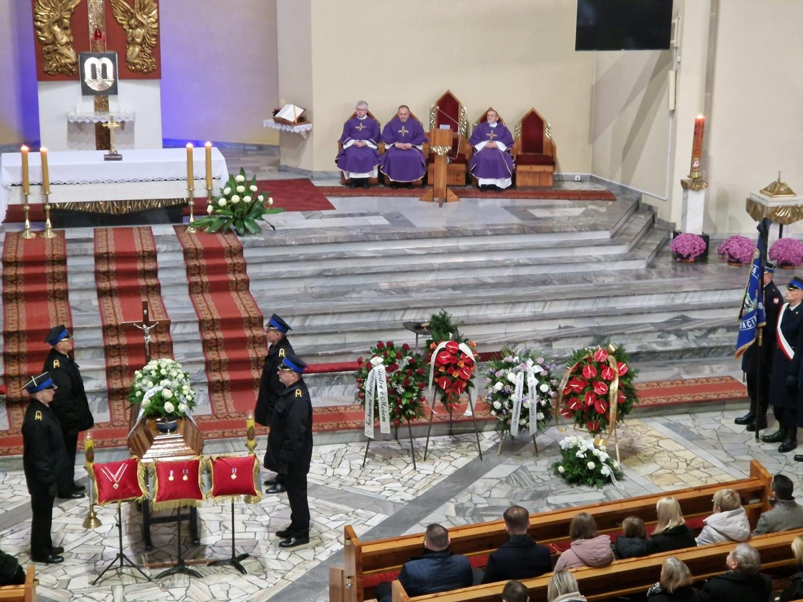 Zdjęcie w galerii na portalu naszraciborz.pl: W Wodzisławiu Śląskim pożegnano komendanta raciborskich strażaków wiadomości z regionu