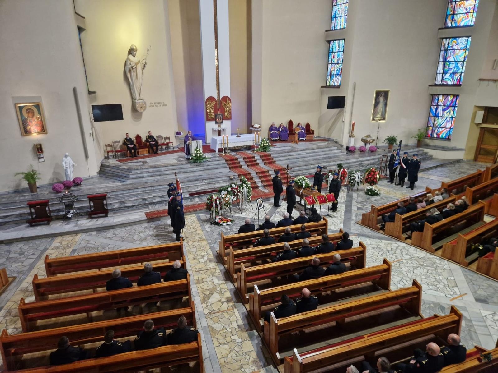 Zdjęcie w galerii na portalu naszraciborz.pl: W Wodzisławiu Śląskim pożegnano komendanta raciborskich strażaków wiadomości z regionu