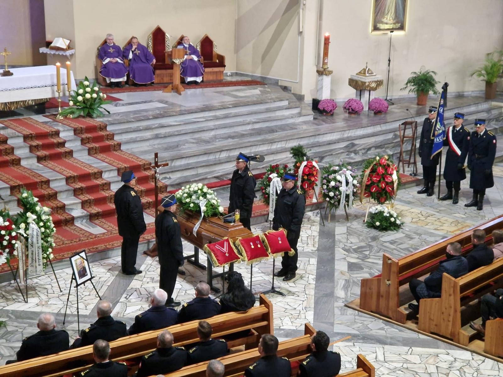 Zdjęcie w galerii na portalu naszraciborz.pl: W Wodzisławiu Śląskim pożegnano komendanta raciborskich strażaków wiadomości z regionu