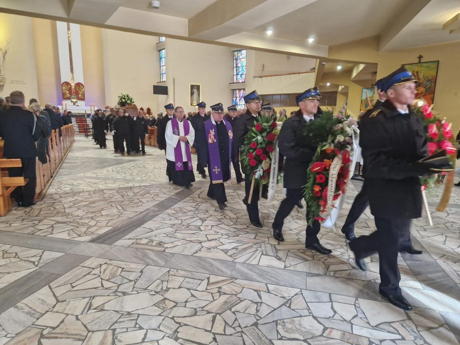 Zdjęcie w galerii na portalu naszraciborz.pl: W Wodzisławiu Śląskim pożegnano komendanta raciborskich strażaków wiadomości z regionu