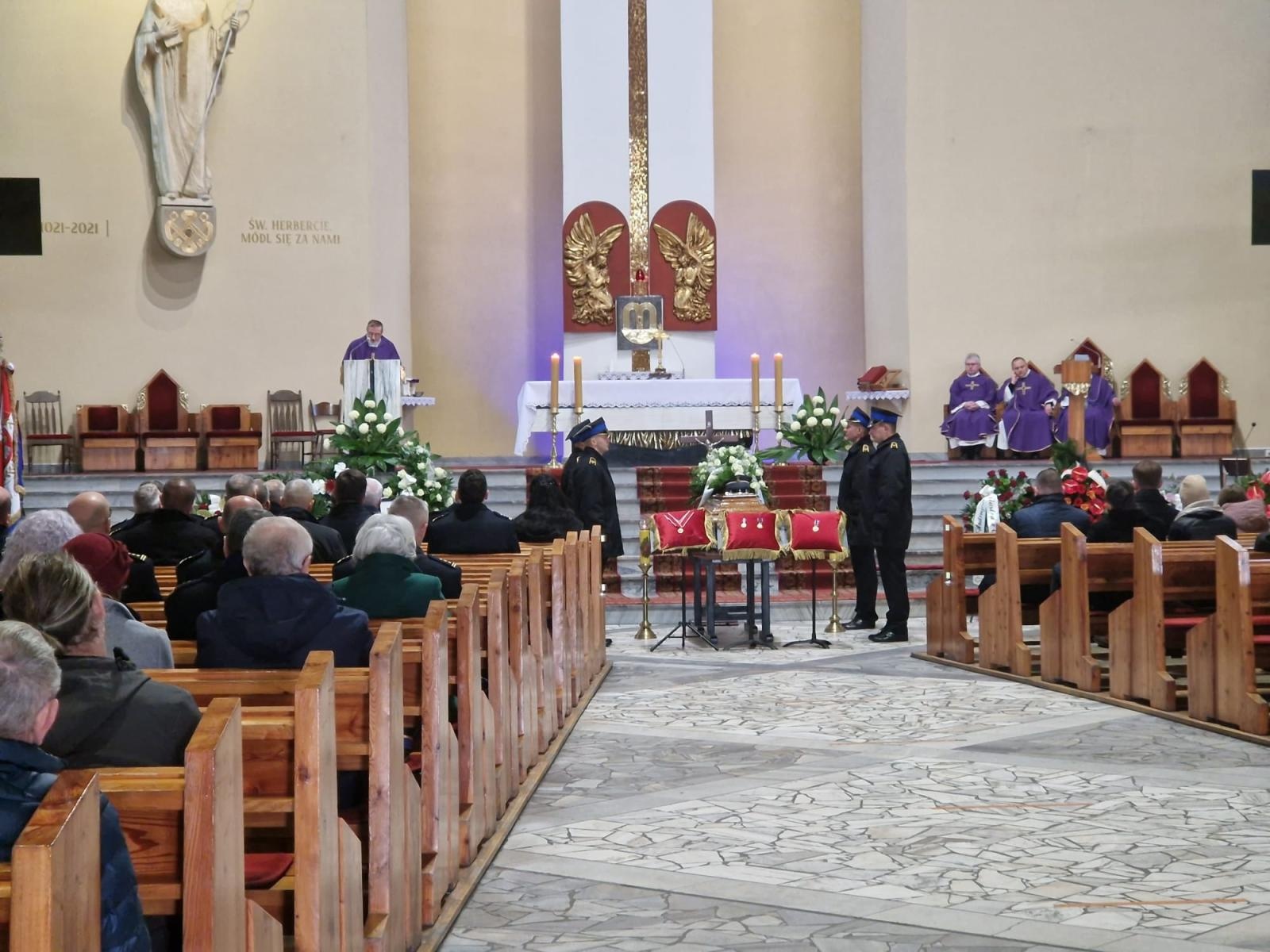Zdjęcie w galerii na portalu naszraciborz.pl: W Wodzisławiu Śląskim pożegnano komendanta raciborskich strażaków wiadomości z regionu