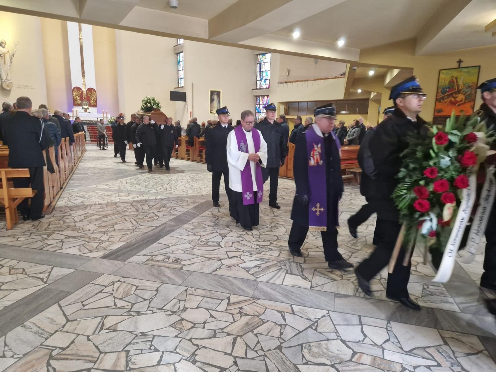 Zdjęcie w galerii na portalu naszraciborz.pl: W Wodzisławiu Śląskim pożegnano komendanta raciborskich strażaków wiadomości z regionu